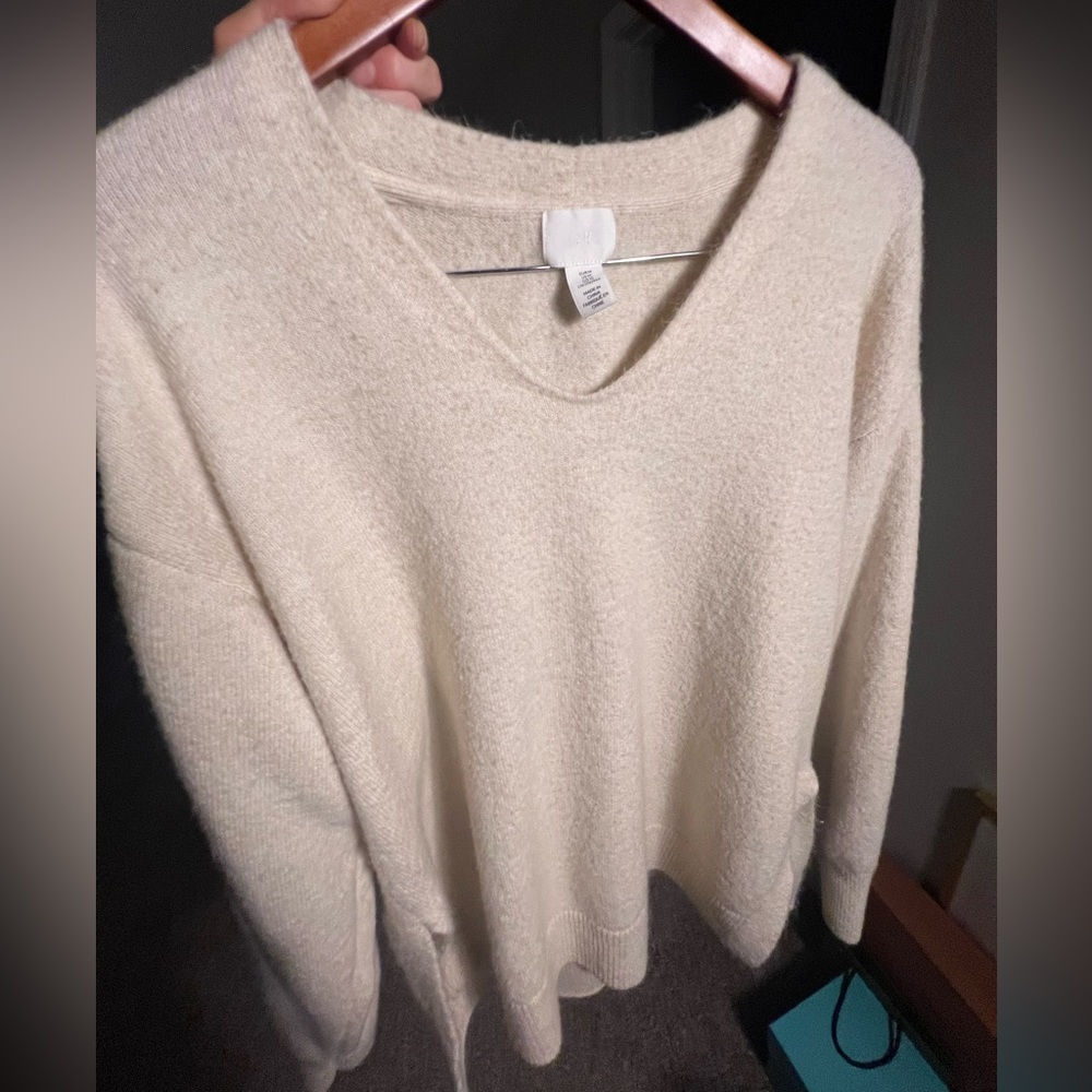H&M - Cozy Oversized cream v neck sweater